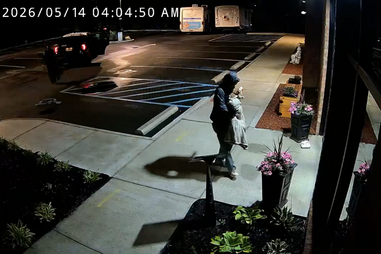 Homeless man waits outside vet clinic with his injured dog
