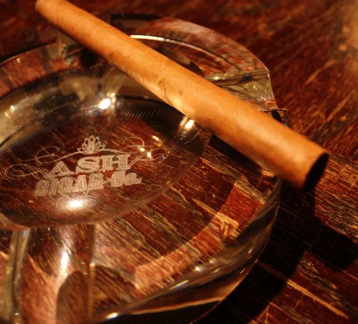 Tequila Especial Cigars A Atlanta, GA Bar.