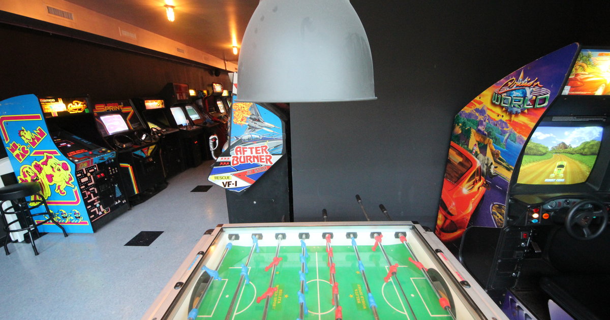 TwoBits Retro Arcade A New York, NY Bar.