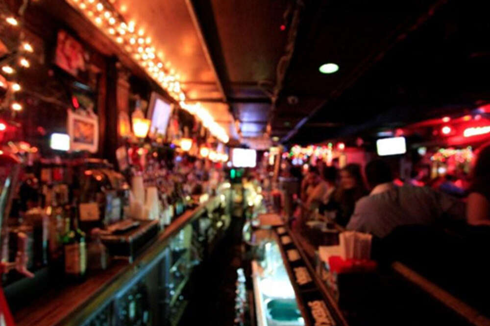 Local bars open early for morning Vikings game