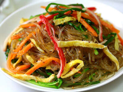 Potato vermicelli with stir-fried beef and veggies 