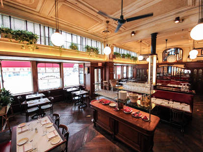Le Diplomate interior