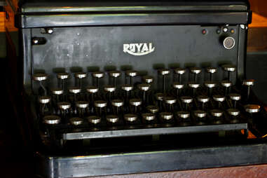 1Kept typewriter