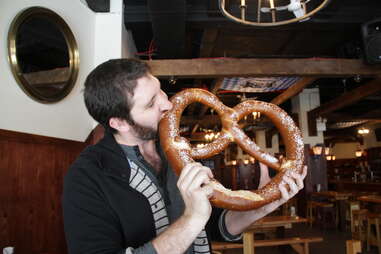 Reichenbach Hall - Andrew Zimmer and the giant pretzel