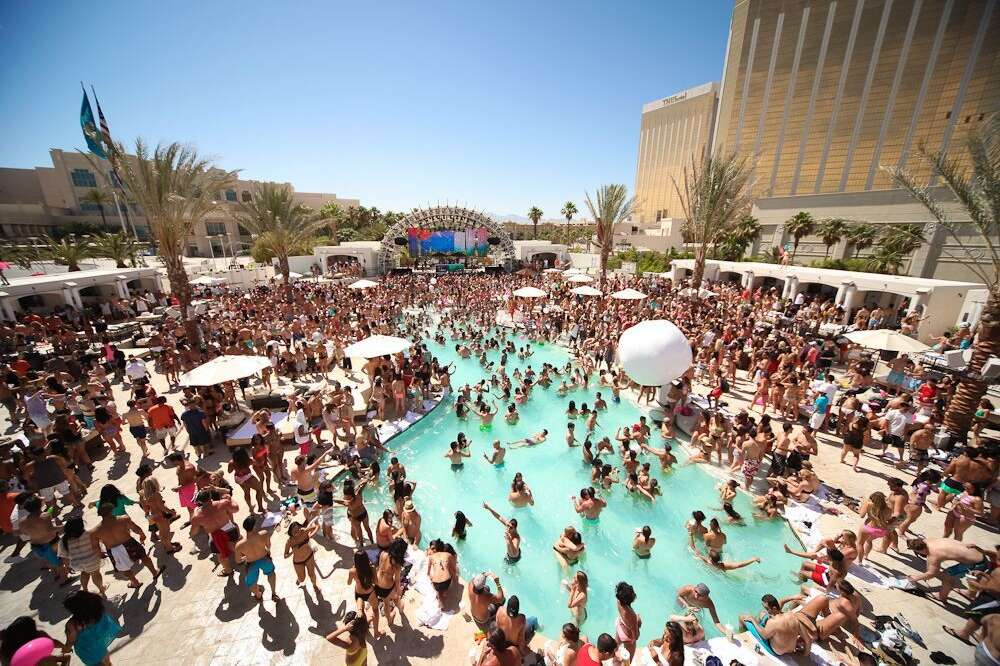 Krewella at DAYLIGHT Beach Club Las Vegas July 5th Show Review