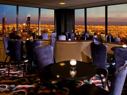 The Signature Room at 95th lounge overlooking chicago