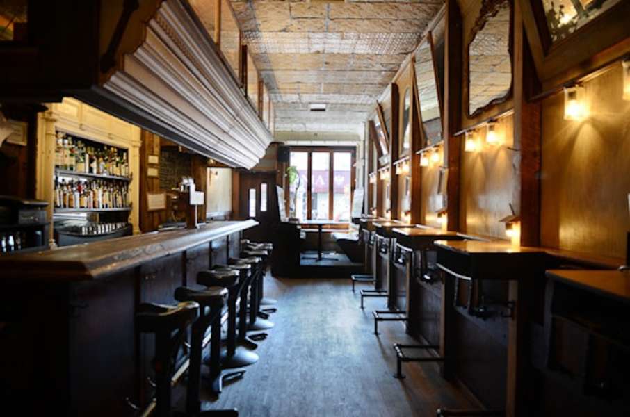 Manhattan Inn: A Bar in Brooklyn, NY - Thrillist