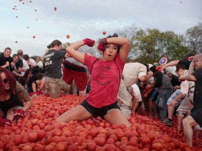 Tomato Battle - Tomatina Festival in NYC - Thrillist New York