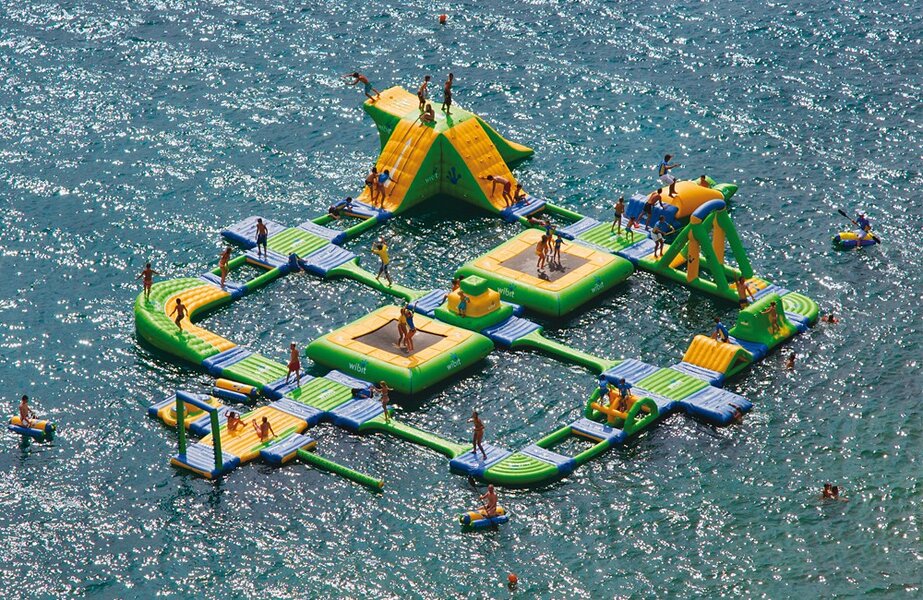 Floating Race Course Sports Park 60 - Test your skills on this epic floating obstacle course ...