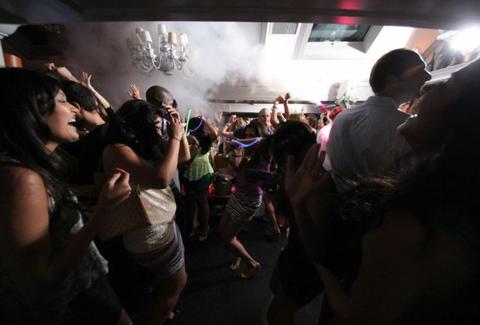 people raging at Sienna Restaurant and Ultralounge 