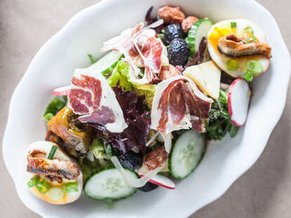 Salada Gordo: salada, tea egg, jamón mangalica & anchovy