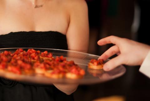 Appetizers For A Party The Best Wedding Passed Appetizers Thrillist