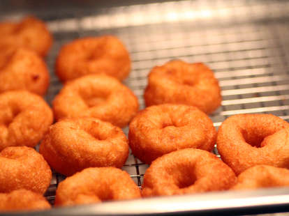 buttermilk donuts at beavers chicago