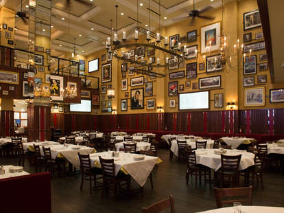 Carmine's Vegas interior