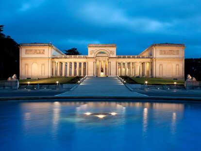 The Legion of Honor at night