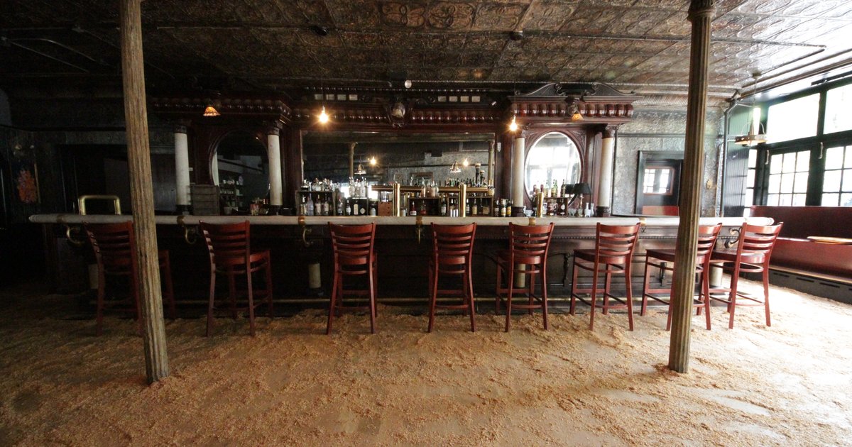 goldenrod-the-oldest-bar-in-brooklyn-is-now-the-newest-bar-in