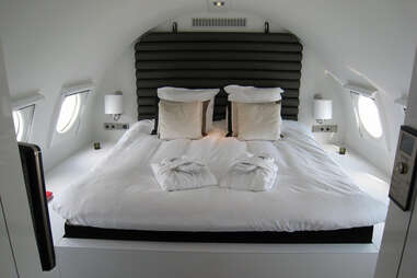 Bedroom aboard Vliegtuigsuite Teuge
