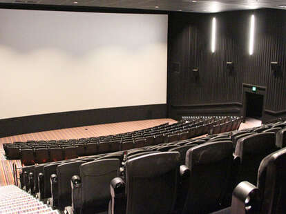 movie theaters in dc that serve dinner