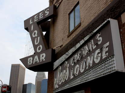 Lee's Liquor Lounge exterior