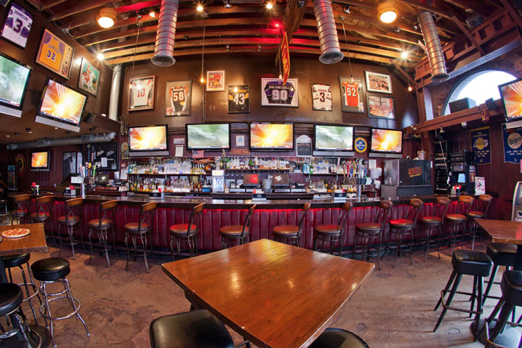 901 Bar & Grill A Los Angeles, CA Bar.