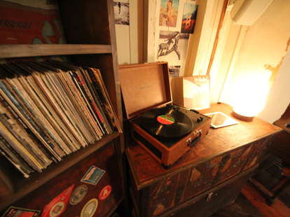 The homey decor touches at Leadbelly