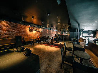Two Fingers interior
