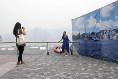 Clear skyline pictures on smoggy Hong Kong coastline