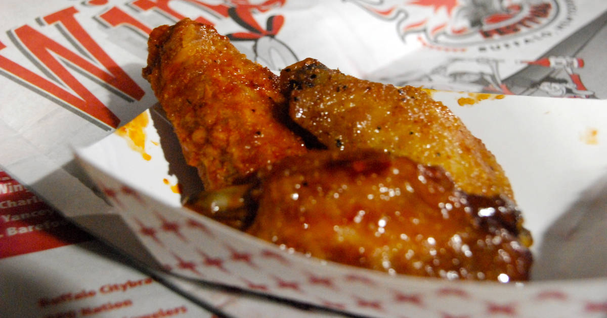 computer Forhøre Luftfart Buffalo Wing Festival - Chicken Wing Fans Flock Downtown to Savor 40 Tons  of Wings - Thrillist Nation