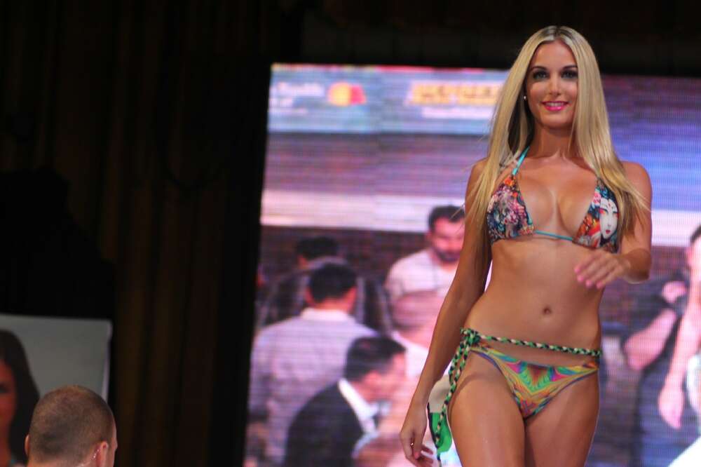 Miami Dolphins Cheerleader Swimsuit Calendar Unveiling - Thrillist Miami