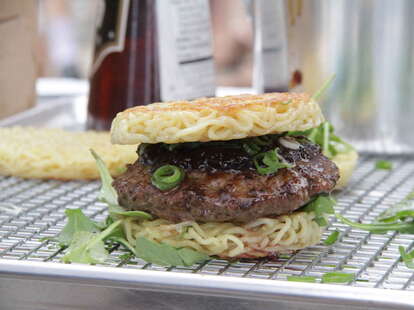 ramen burger